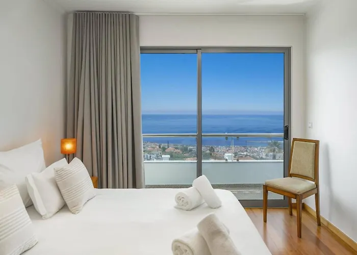 Atlantic Sunset By 丰沙尔