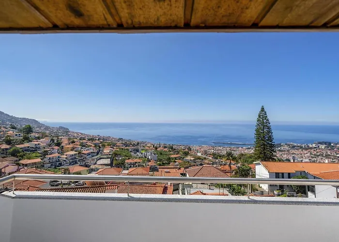 Atlantic Sunset By 丰沙尔